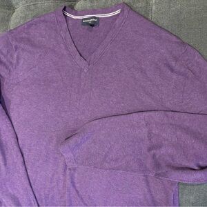 Like new men’s V neck sweater